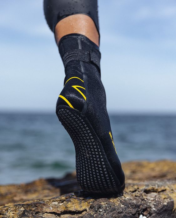 Neoprene Booties to keep feet warm in winter kayaking